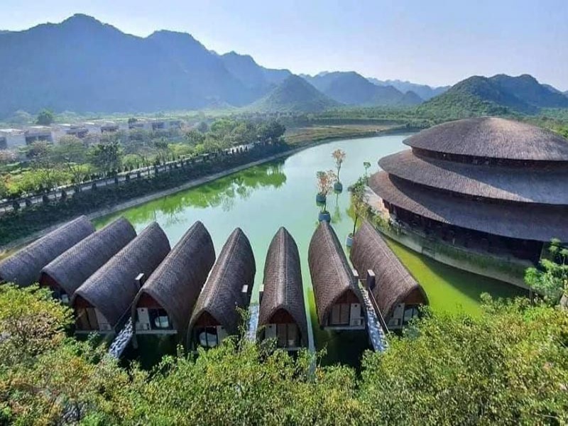 Ninh Binh resorts emphasize spaciousness, natural surroundings, and seclusion.