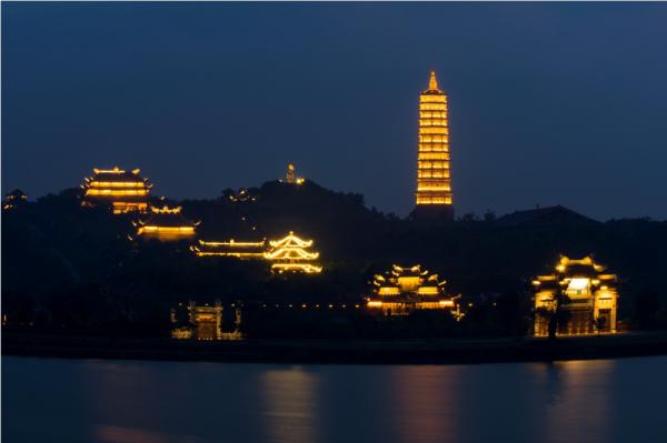 bai-dinh-pagoda-at-night