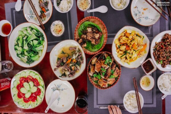 Lunch on a Private Hoa Lu Trang An Mua Cave Tour12