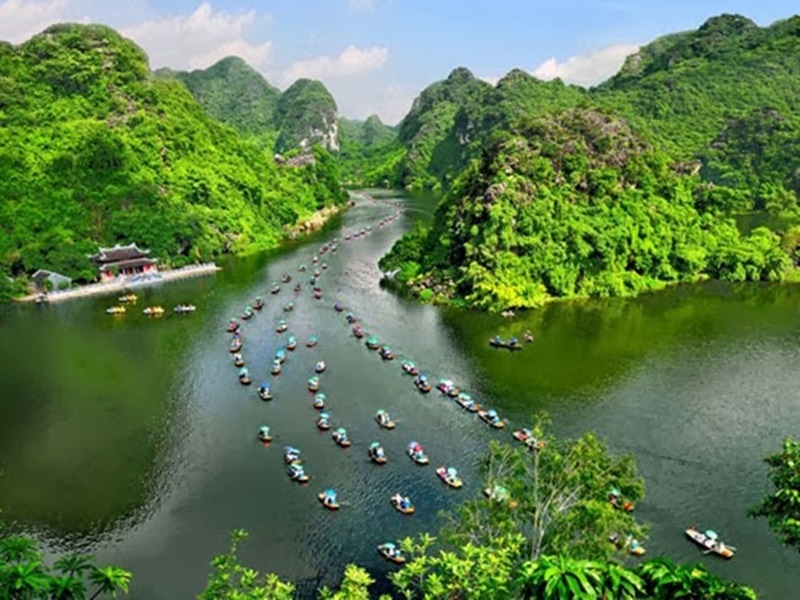Boat-Ride-at-Trang-An