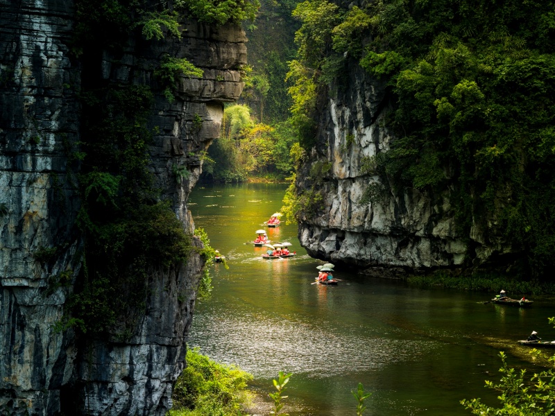 Crave quiet immersion, hidden gems, view variety? Trang An unfolds like a secret Ninh Binh journey