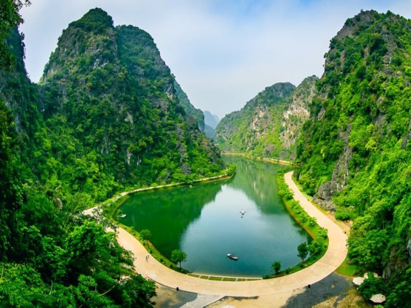 Explore the breathtaking Am Tien Cave Ninh Binh, a serene retreat featuring crystal-clear waters and towering cliffs