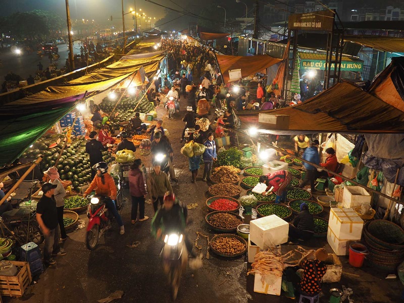 Long-bien-night-market