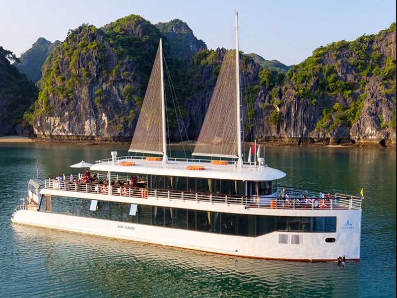 Best-Day-Cruise-in-Halong-Bay