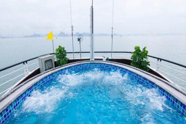 swiming-pool-on-la-casta-cruise