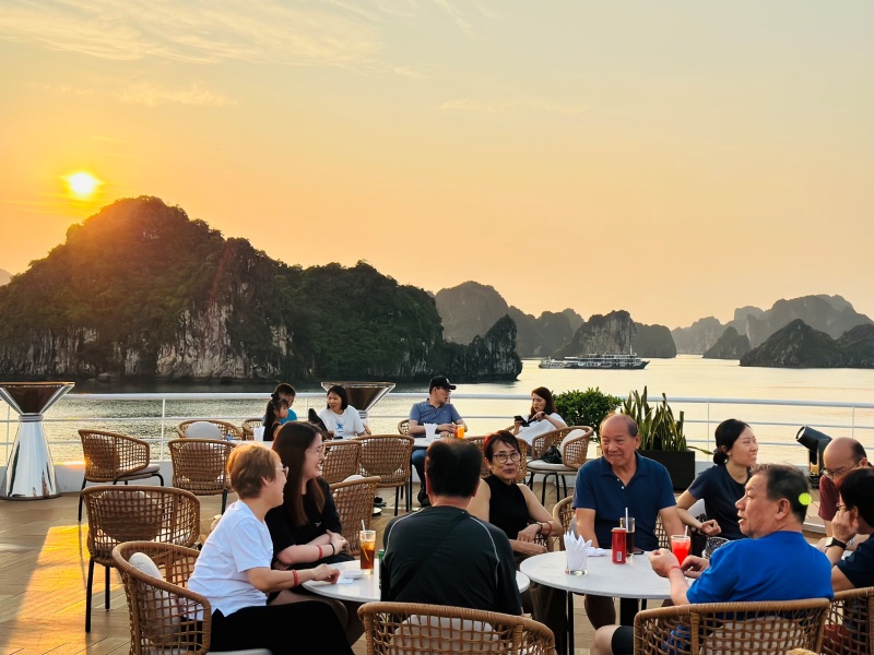 Along with sights, you’ll experience the bay’s tranquil and dreamy mood.