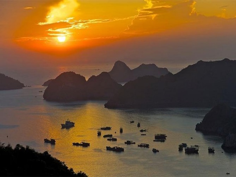 overnight cruise itinerary sailing through halong bay limestone islands