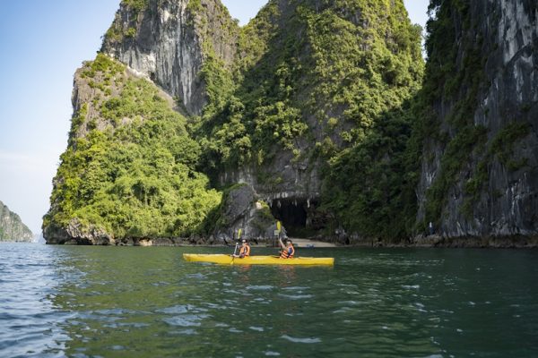 Kayaking-with-Cong-Cruise