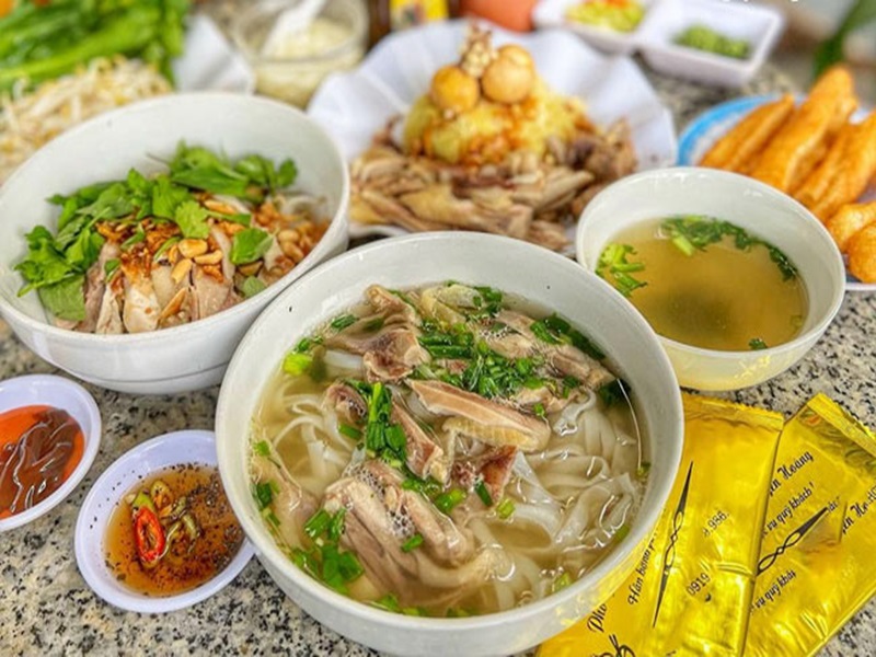 Mixed-Pho-with-chicken