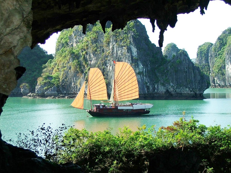 best-time-to-visit-ha-long-bay-0caves