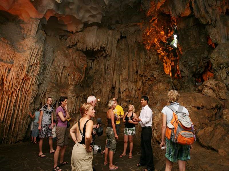 inside-sung-sot-cave
