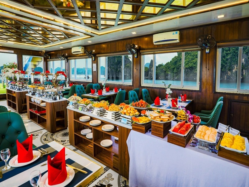 enjoy-buffet-lunch-on-cruise12