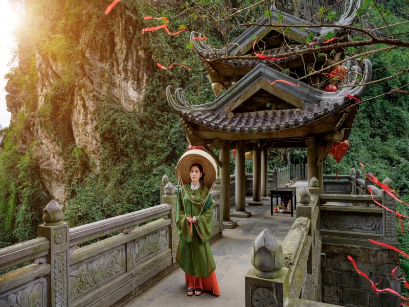 Ninh Binh temples & pagodas first look alike: stone gates, incense, serene yards.
