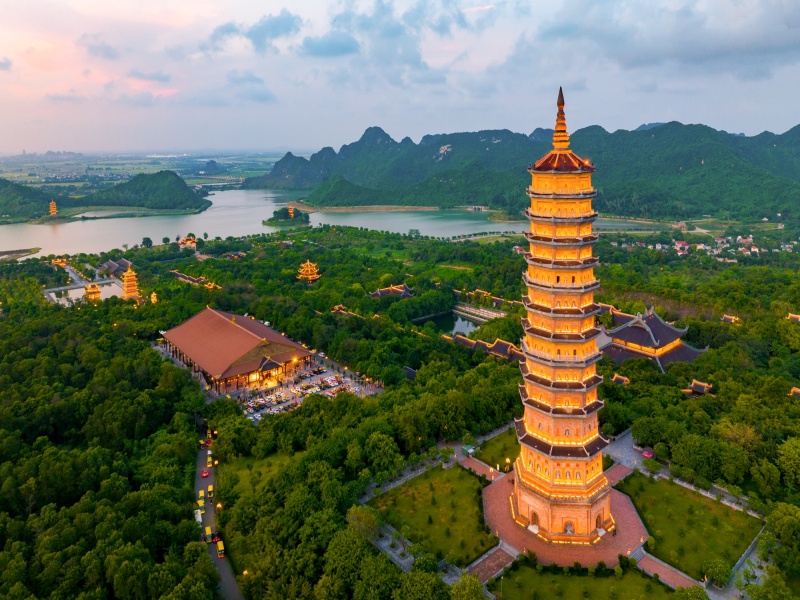 Besides being a sacred and ancient temple, Bai Dinh Pagoda boasts many Asian records