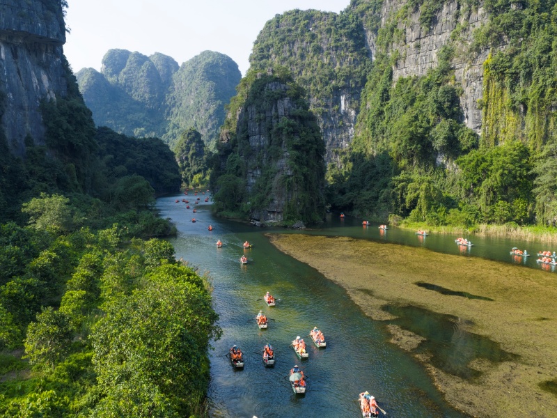 Trang An Boat Tour: Panoramic limestone peaks & river reflections in Ninh Binh