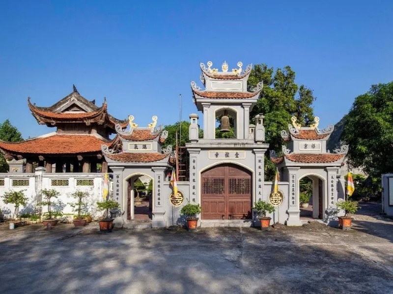 Nhat Tru Pagoda: Early Le Dynasty gem in Hoa Lu, famed for 99 ancient stone pillars!