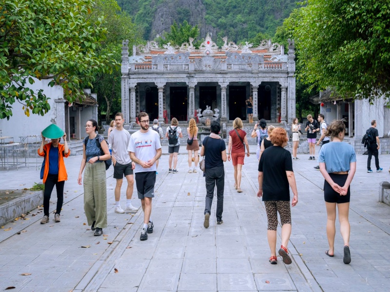 Thai Vi Temple enchants: ancient beauty framed by towering mountains and free-flying egrets!