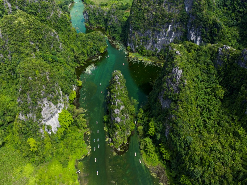 Impressive Caves & Stunning Views: Explore Trang An's Mysteries