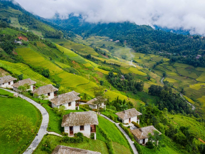Summer in Sapa reveals lush green fields and majestic cascades for nature lovers.