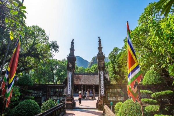 hoa-lu-ancient-capital-ninh-binh-in-summer