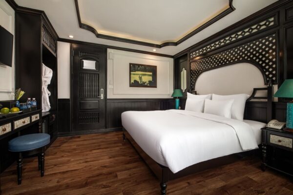 5-Star Doris Cruise with Outdoor Pool & Balcony Cabins in Lan Ha Bay