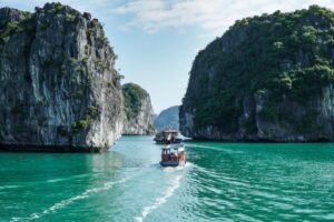 Explore the weather in lan ha bay in july