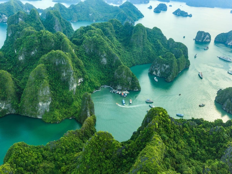April Bliss: Enjoy Perfect Conditions in Ha Long Bay