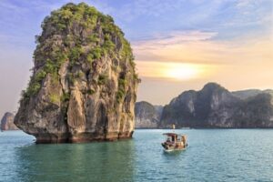 October Brings Comfortable Temperatures to Ha Long Bay