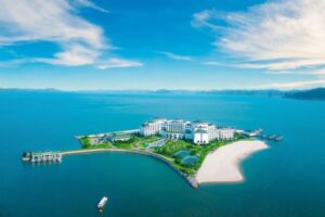 Uncover Ha Long Bay's Best Hotels: Options for Every Budget!