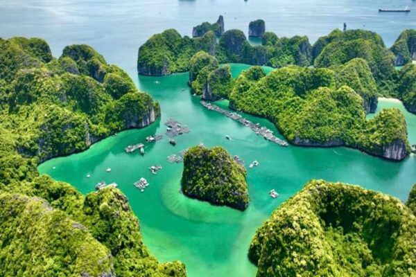 Ha Long Bay: UNESCO World Heritage Site of Stunning Limestone Karsts