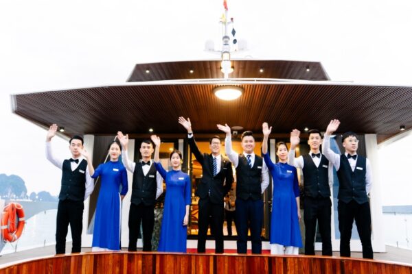 Luxury Ha Long Bay Cruise: Gourmet Buffet with Seafood and Vegetarian Options