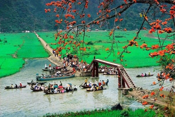 scenic boat trip on yean stream