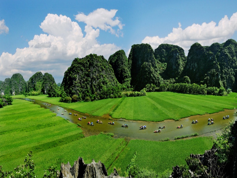 Boat tours in Tam Coc in March are a wonderful time