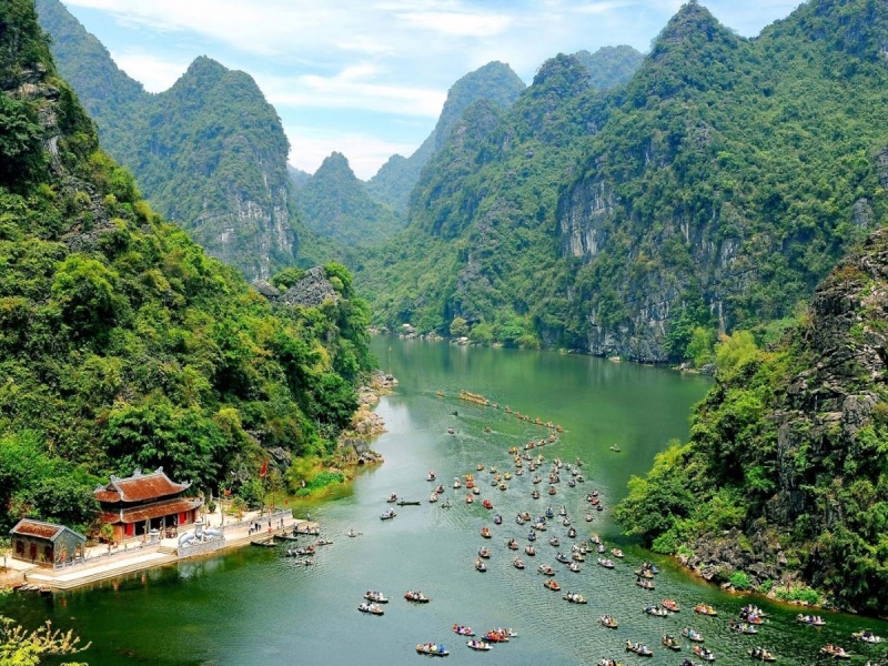 Ninh Binh in October: low rain vs. July/Aug, drier late-month for seamless adventures
