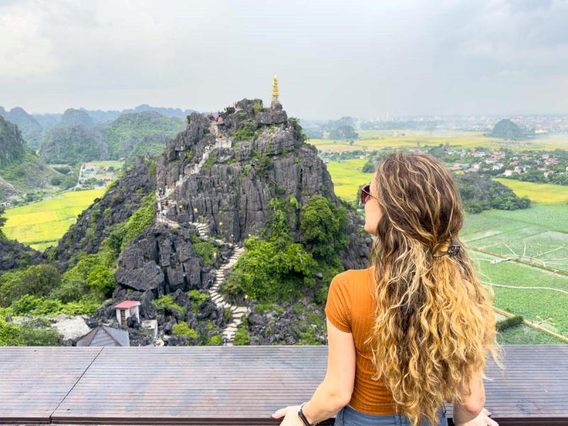 October Ninh Binh: romantic autumn vibe, cool weather, low rain—perfect for stunning landscape shots with misty greens.