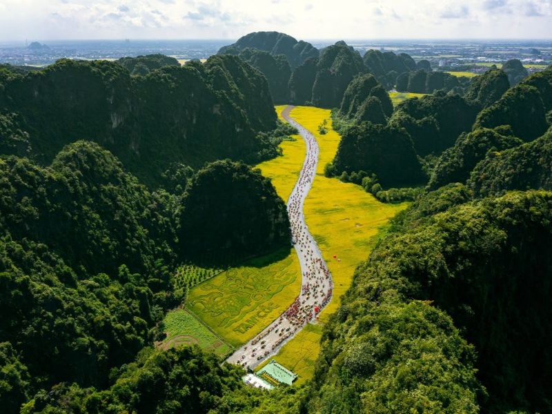 Ninh Binh in October offers a peaceful