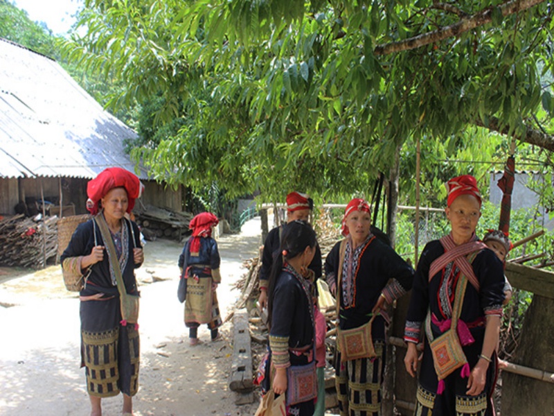 Discover Ta Phin, Sapa's gem, where Red Dao & Hmong traditions meet breathtaking views