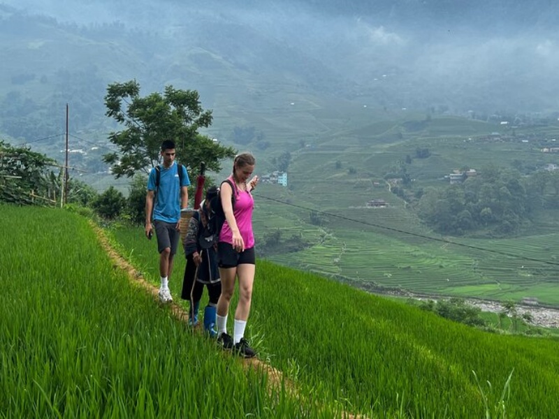 Walk comfortably in cool weather as morning mist reveals valley terraces and villages.