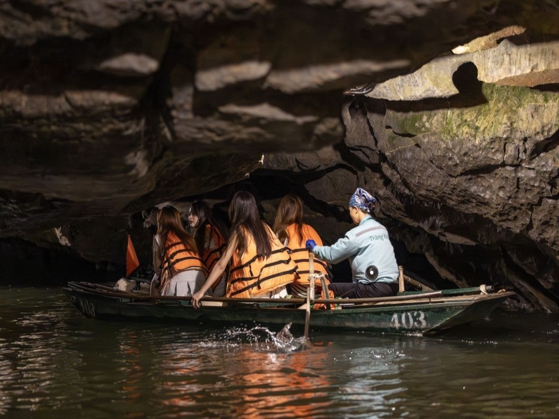 Oct perfect for Ninh Binh cave boat tours: cool, dry weather, romantic autumn views