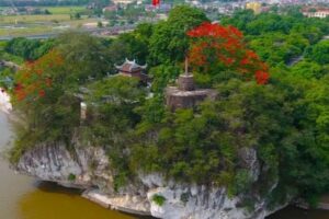 Discover Non Nuoc Pagoda, a Ly Dynasty gem in Ninh Binh's stunning scenery, offering serene peace for travelers.