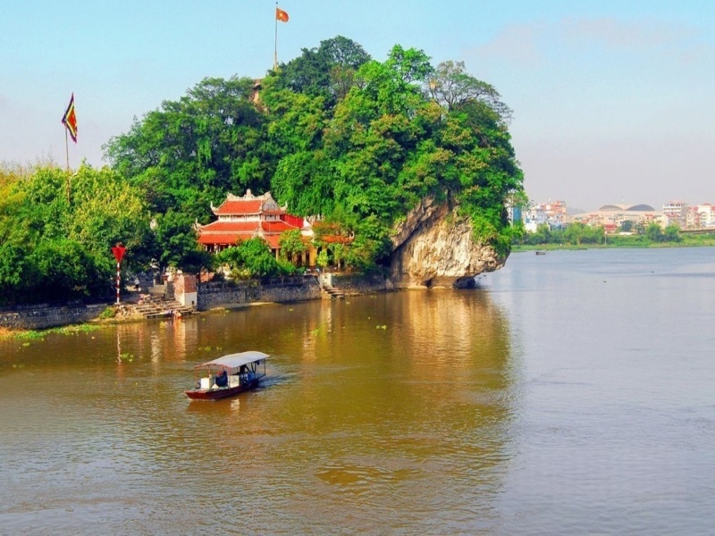 Skip Non Nuoc Pagoda on your first Ninh Binh trip—prioritize Trang An, Tam Coc, or Bai Dinh