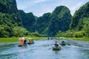 Ninh Binh Boat Tour Showdown: Experiences, Prices & Routes!