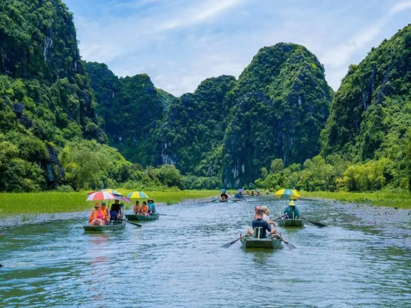 Ninh Binh Boat Tour Showdown: Experiences, Prices & Routes!